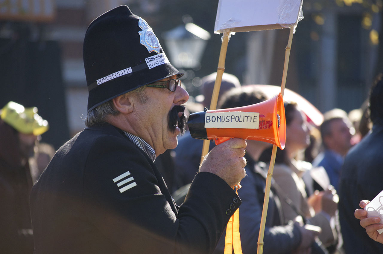 Politie-Olst-Wijche-beledigt-alle-lachgasgebruikers