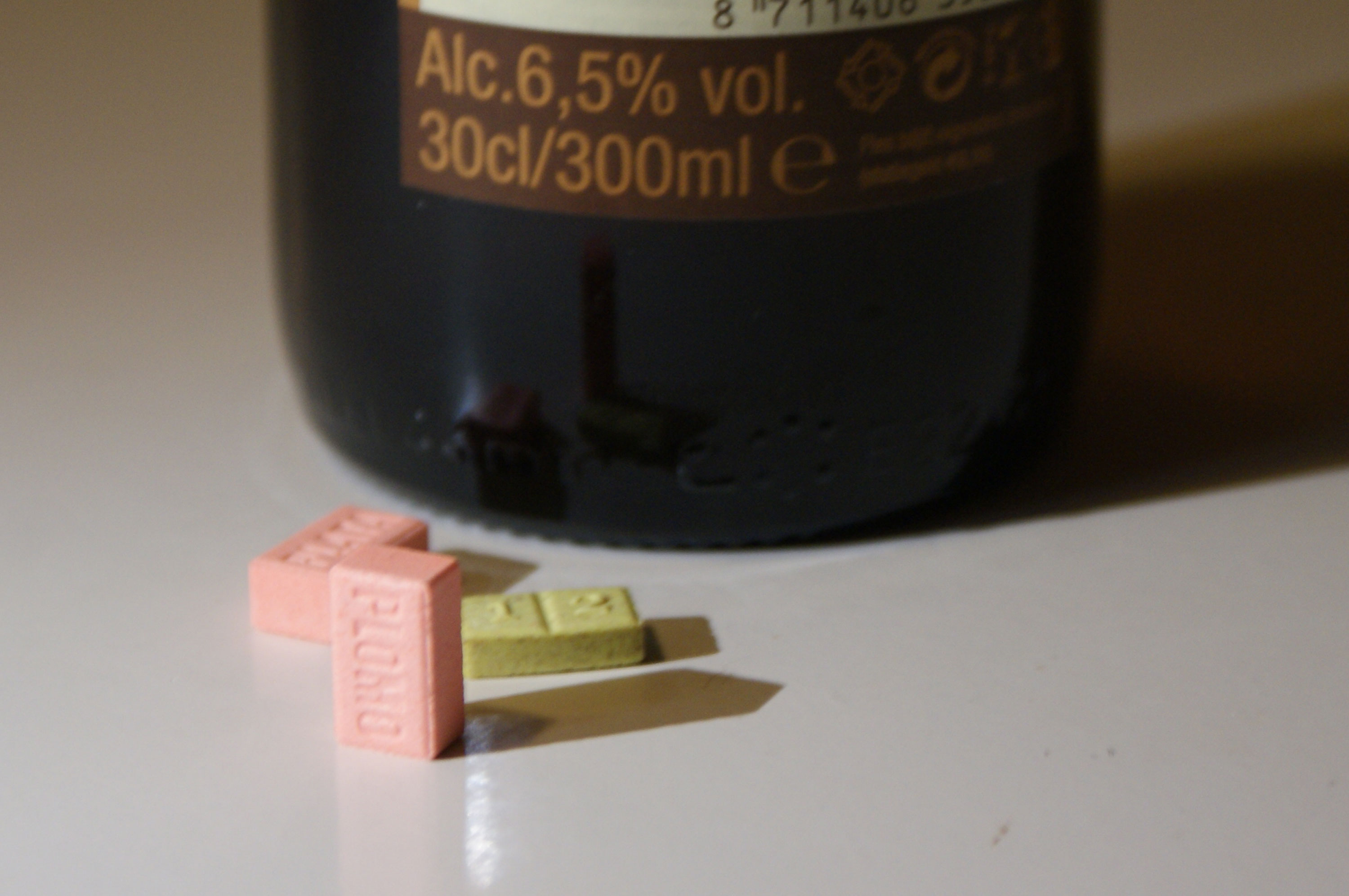 Korte-vergelijking-schadelijkheid-MDMA-alcohol